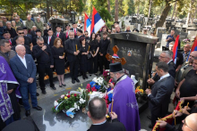 POMEN RATKU MLADIĆU NA TOPČIDERSKOM GROBLJU: 