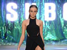 Aussie fashion brand worn by Gigi Hadid and Kendall Jenner collapses with debt of $655k