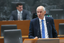 Janša: Število zaposlenih v birokratskem delu državne uprave se v prihodnjih dveh letih ne povečuje
