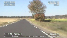 42-letni voznik po regionalni cesti vozil kar 191 km/h
