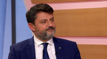 DODVORAVA SE BLOKADERIMA DA BI IZBEGAO SUĐENJE! Konzul u Njujorku Vladimir Božović promenio ploču - evo šta sad kaže o 5. oktobru