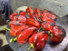 Ko neće da peče i čisti, moraće više da plati! Očišćena paprika za ajvar papreno košta FOTO