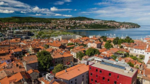 Državne dražbe: vladni audi, vinske kleti, stanovanja, dom za upokojence ...