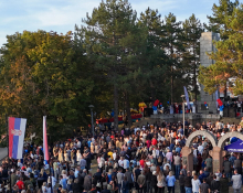 DECA I PORODICA SU BUDUĆNOST DRŽAVE Više od 3.000 ljudi okupilo se u Čačku i poslalo moćnu poruku: UJEDINJENA SRBIJA POBEĐUJE!
