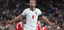 Harry Kane stellt Rekord von Peter Shilton ein und trifft doppelt