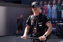Vozač Formule 1 krenuo na VN Singapura – biciklom! VIDEO