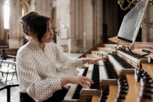 Obiski kraljice v živo tokrat z Zuzano Ferjenčíkovo, eno najbolj cenjenih orgelskih virtuozinj