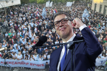 UŽIVO PANČEVO ČEKA VUČIĆA, MORE LJUDI SE OKUPILO NA GRADSKOM TRGU: Narod u masovnom broju došao da podrži listu 