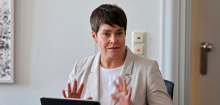 Rostock: Oberbürgermeisterin Eva-Maria Kröger will fast alle Beamtenstellen streichen