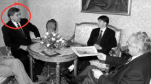 Proročanska fotografija: Godina je 1990. Otac moderne Hrvatske daje intervju, a Ćaća sjedi i uči