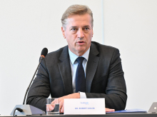 Stevanović objavil Golobovo telefonsko številko. Golob ga bo prijavil institucijam.