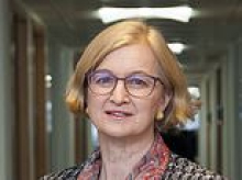 Former Ofsted chief says bad degrees are 'eating up' young people's lives and many offer 'no economic return'