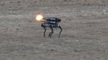 Robotski psi koji nose strojnice, dronovi, Komarac: Pogledajte što Srbija ima od naoružanja!