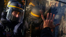FOTO Kaos u Parizu: Učenici blokirali cestu, policija na ulici