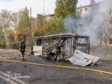 V ruskem napadu na dva avtobusa v Kramatorsku ubitih 33 ljudi. Skupaj v državi ubitih 40 ljudi.