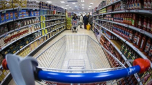 Nel 2025 una famiglia su 3 ha tagliato la spesa alimentare: conto più salato per le persone sole