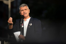 BLOKADERI NA PRVI ZVIŽDUK STALI U RED IZA 