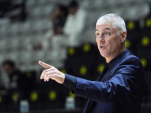 Dvigalo s košarkarji padlo tri nadstropja, Fiba tekme ni prestavila