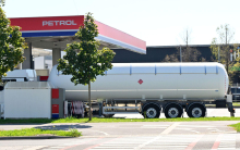 Petrol zaradi regulacije cen letos pričakuje nižji dobiček