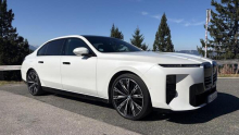 Nova BMW serija 7: glava bi električno, srce je še pri bencinu