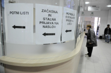 Vladne stranke predstavljajo nove predloge za posvetovalne referendume