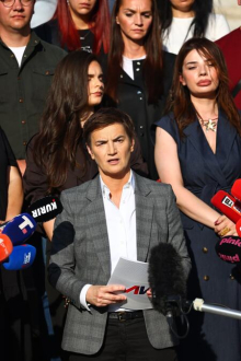JOŠ JEDNA POTVRDA DA JE OVO PAJTIĆEVA I PETROVIĆEVA LISTA Brnabić odgovorila blokaderima: Sve ste lepo rekli u svom spotu