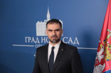 SJAJNE VESTI ZA NOVOSAĐANE Gradonačelnik Žarko Mićin obradovao učenike Jovine gimnazije: 