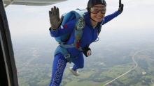 PADOBRANOM SKOČILA VIŠE OD 3.400 PUTA: Radmila Đurić iz Niša, iako je već dve godine u penziji, ne odustaje od visinskog adrenalina