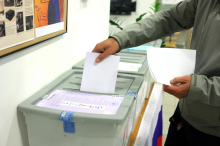 Posvetovalni referendum, ali imajo tujci iz tretjih držav pravico glasovanja na lokalnih volitvah?