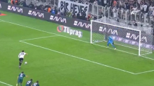 Vlahović nastavlja da rešeta: Srbin postigao novi gol i ispisao istoriju! (VIDEO)
