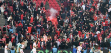 Fußball-Bundesliga: 1. FC Köln siegt im Rheinderby, Fans von Borussia Mönchengladbach randalieren
