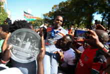 Kenijec Kipruto in Etiopijka Feysa zmagovalca maratona v Chicagu