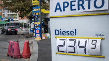 Tetto temporaneo del governo ai prezzi del carburanti, la proposta di Faib e Fegica