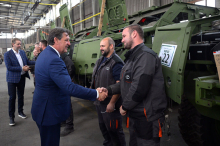 Ministar Gašić obišao fabrike Odbrambene industrije u Kragujevcu: Razgovarao o unapređenju proizvodnje i jačanju kapaciteta (FOTO)