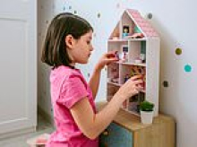 Parents turn back to traditional toys as screen-free Christmas presents surge in popularity