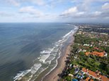 Earthquake strikes off the coast of Bali as locals and tourists feel 'hectic' tremors on the island