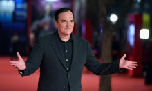 Prije zadnjeg, desetog filma, Tarantino se okreće kazalištu. Glavnu ulogu povjerio je zvijezdi Borata