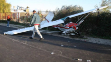 FOTO PAZI, AVION! 19 godina od bizarne nesreće kod Sinja. Vozili  cestom kad se avion zabio u njih