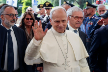 Papež Leon XIV. v bolnišnici, kjer mu bodo odstranili tvorbo s pljuč
