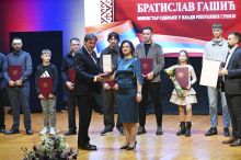 SJAJNE VESTI ZA ĆUPRIJU! Ministar Gašić dobio Ključ grada, pa najavio velike investicije i povratak vojske u kasarnu već sledeće godine! (FOTO)