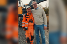 NEPROCENJIVA FOTOGRAFIJA! Vučić obišao radove na sanaciji puta Zlot - Podgorac: Divni ljudi ovog kraja dobiće 12 kilometara potpuno novog asfalta (VIDEO)