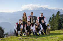 Jure Sešek gre (znova) svojo pot, Ansambel Saša Avsenika išče novega pevca