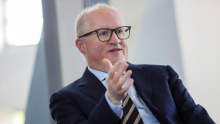 Philip Lane, ECB: UI uporablja že polovica zaposlenih, a se večja produktivnost gospodarstva še ne vidi