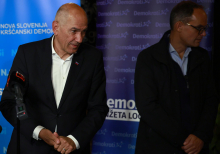 PIC več predstavnikov koalicije, tudi premierja Janšo, prijavil zaradi kršitev volilnega molka