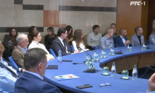 100 NAJBOLJIH DIPLOMACA MEDICINSKIH FAKULTETA OD SUTRA NA RADNOM MESTU! Nikad veća ulaganja u zdravstvo i mlade lekare koji ostaju ovde da služe svom narodu! 