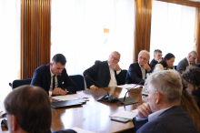 Brez razprave o pravicah tujih delavcev. Sukič proti Mahniču vrgla poslovnik DZ-ja.