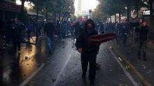 FOTO Kaos na ulicama Tirane: Studenti se sukobili s policijom, letjele cigle i kamenje!