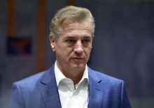 Ortoped Gregor Kavčič zaradi obrekovanja toži Roberta Goloba