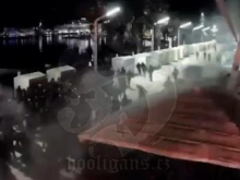 Kaos v Splitu: 150 članov Torcide nad navijače Ajaxa #video