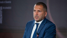 Črnčec je šel z SDH, išče se naslednik. SDH pa njegovih tožb ne bo umaknil. Kdo služi?